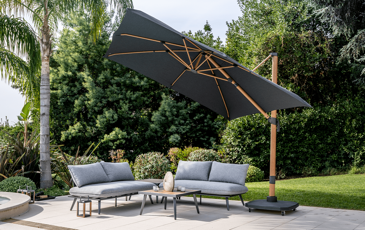 Ombragez vos salons et tables de jardin avec nos Parasols déportés