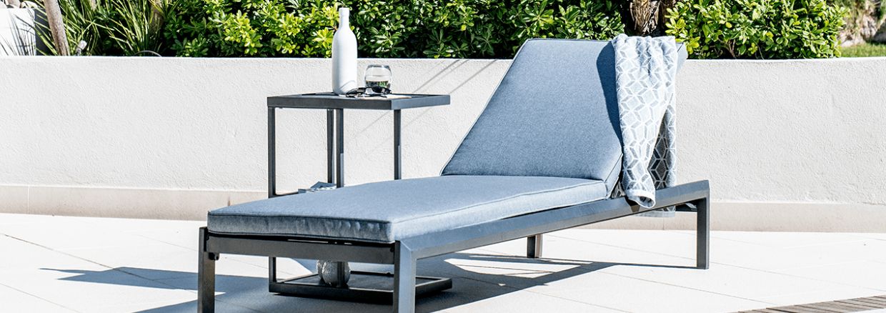 Relax with the Hibiscus sunlounger